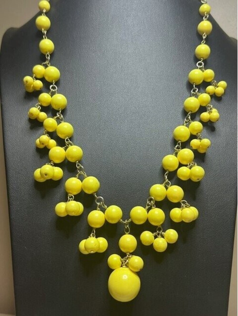 B7406 Talbots Yellow Cluster Bib Necklace Gold Tone Resin Beads Fashion 20"